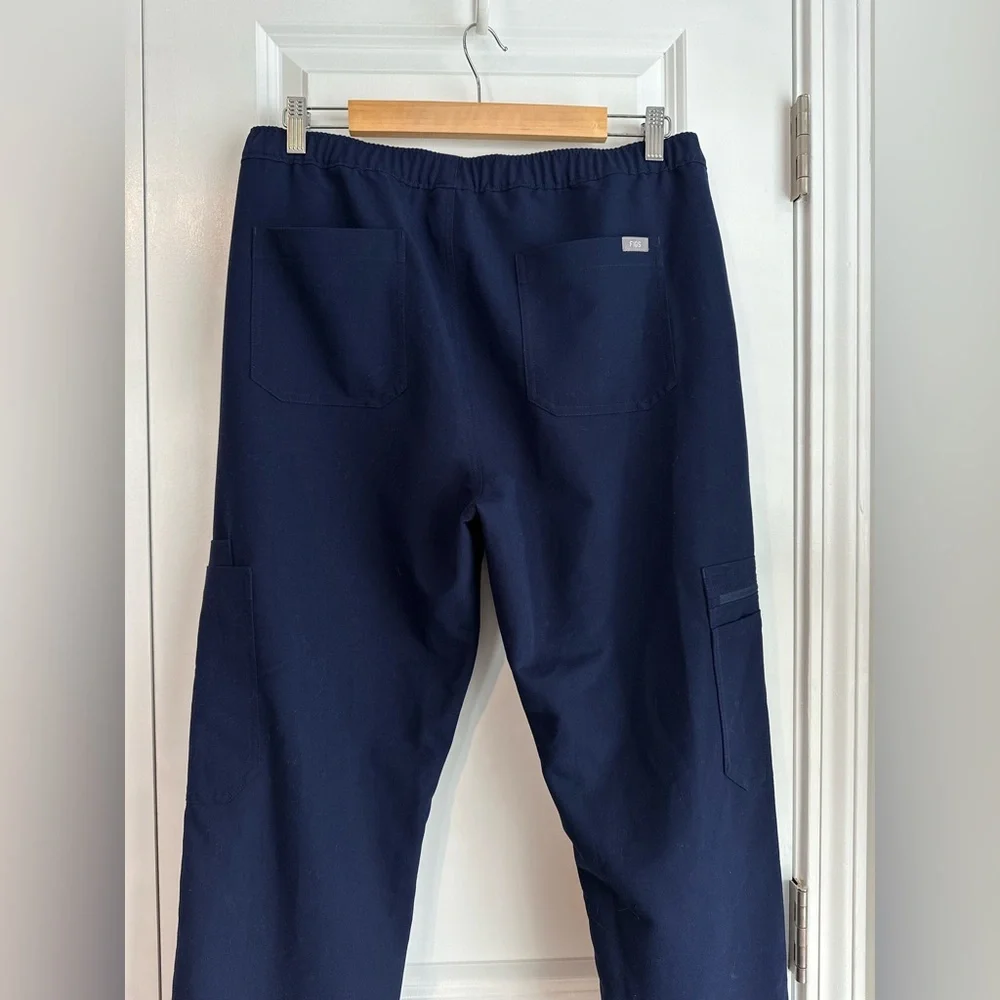 Figs Men’s Cairo Cargo Scrub Pants Navy Blue Size Medium